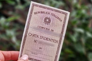 Carte d&#39;Identit&#224; cartacea