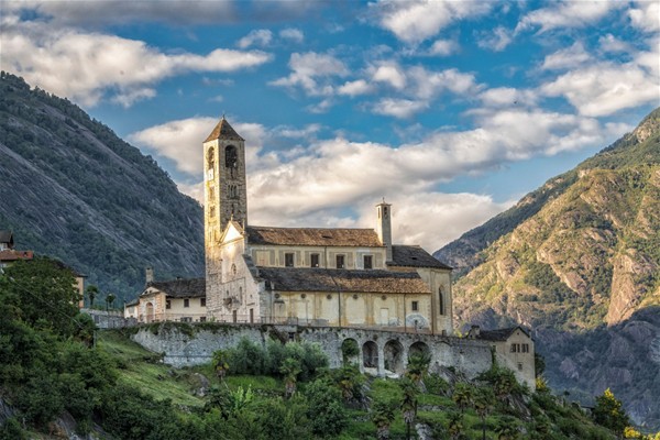 Chiesa dei Santi Pietro e Paolo di Crevoladossola - archivio fotografico comunale realizzato in occasione del concorso fotografiAmo Crevoladossola
