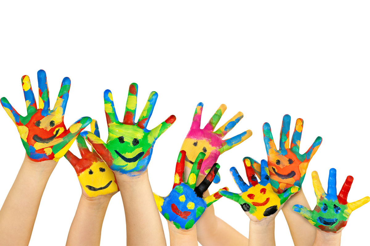 mani colorate di bambini